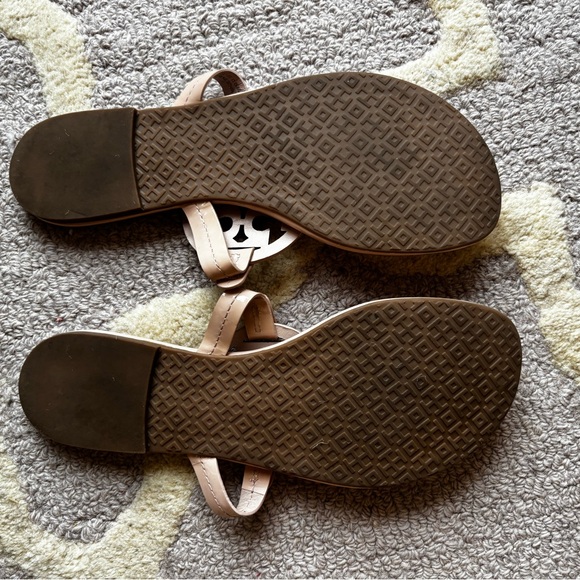 Tory Burch Miller Shell Pink Patent Leather Sandals with Logo Medallion size 9 - Picture 3 of 4